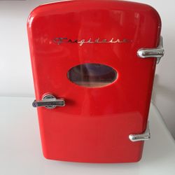 Frigidaire 6 Can Retro 