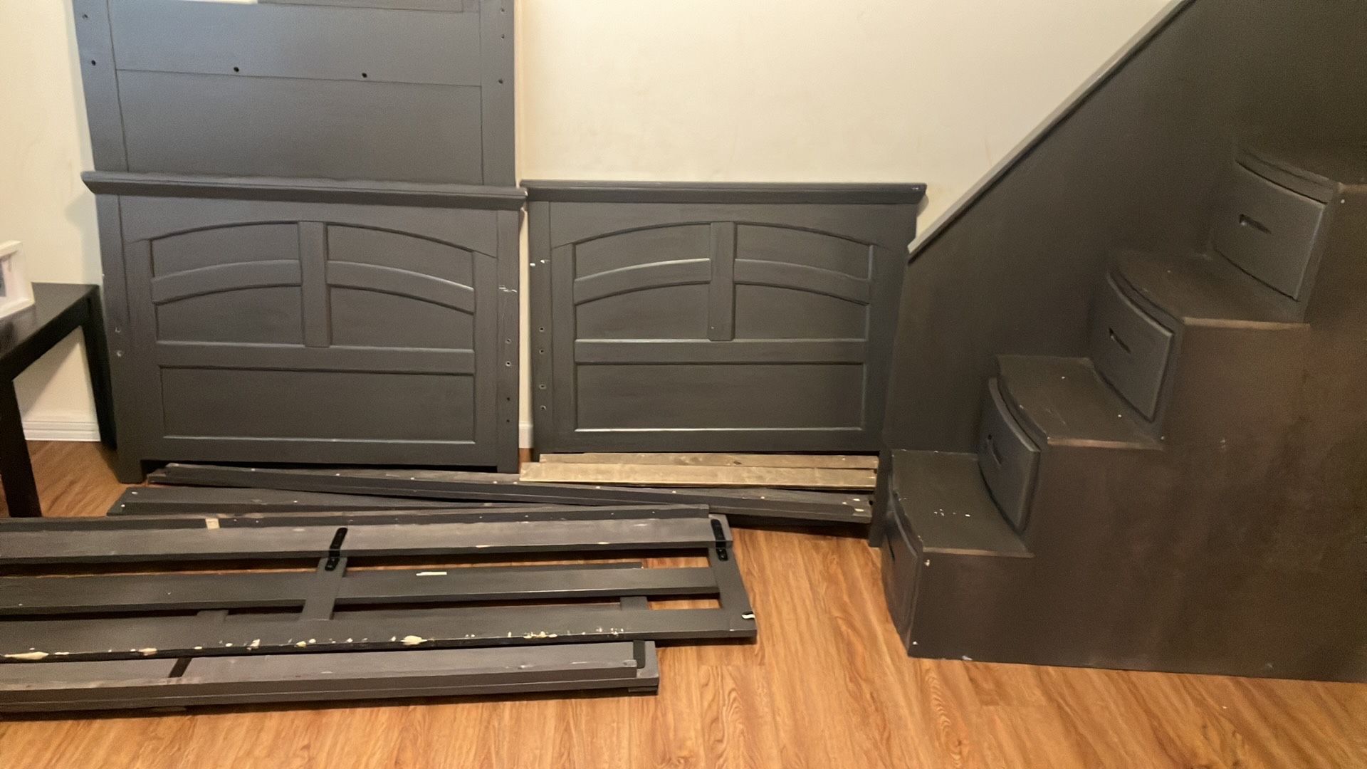 Twin Size Wooden bunk bed 300$ Obo