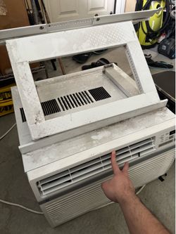 LG window conditioner 10000 BTU LW1017ERSM