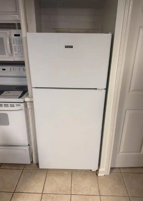 GE Hot Point Refrigerator