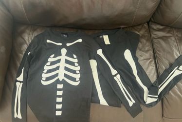 Kid’s skeleton pajama set