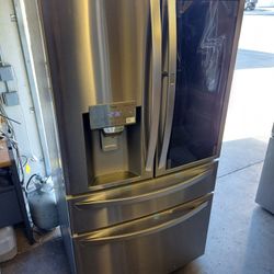 LG 23cu.ft Counter-Depth 4-Door French-Door Refrigerator