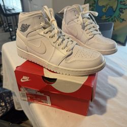 Jordan 1 Mid Size 8
