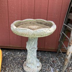 Vintage Antique Birdbath Tree, Trunk, Squirrel Animals