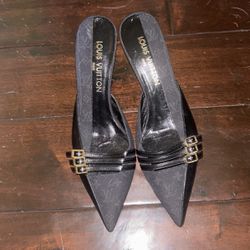 Louis Vuitton shoes size 39 which is size 9 Women’s 