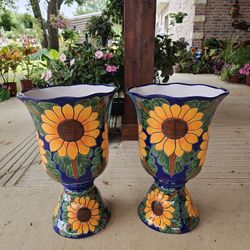 Talavera Sunflower Wavy Urns. Clay Pots. Planters. Plants. $70 cada una!