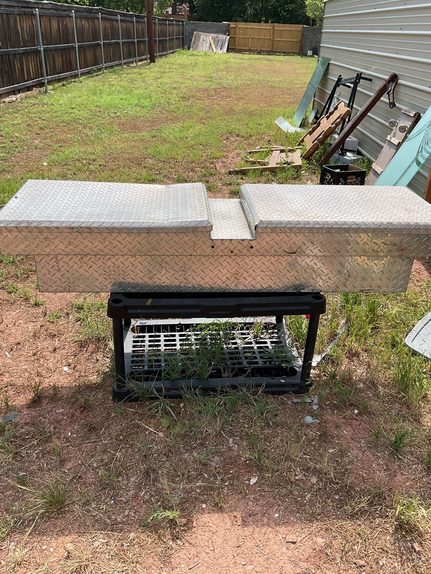 Old toolbox it’s 71 inches wide no key look at pictures and judge condition