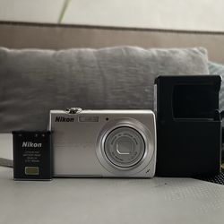 Nikon Coolpix S203 10MP Digital Camera - Silver