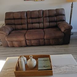 8 Foot Couch With 2 Manuel Recliner Chairs Very Nice 2 Years Old  Not Leather