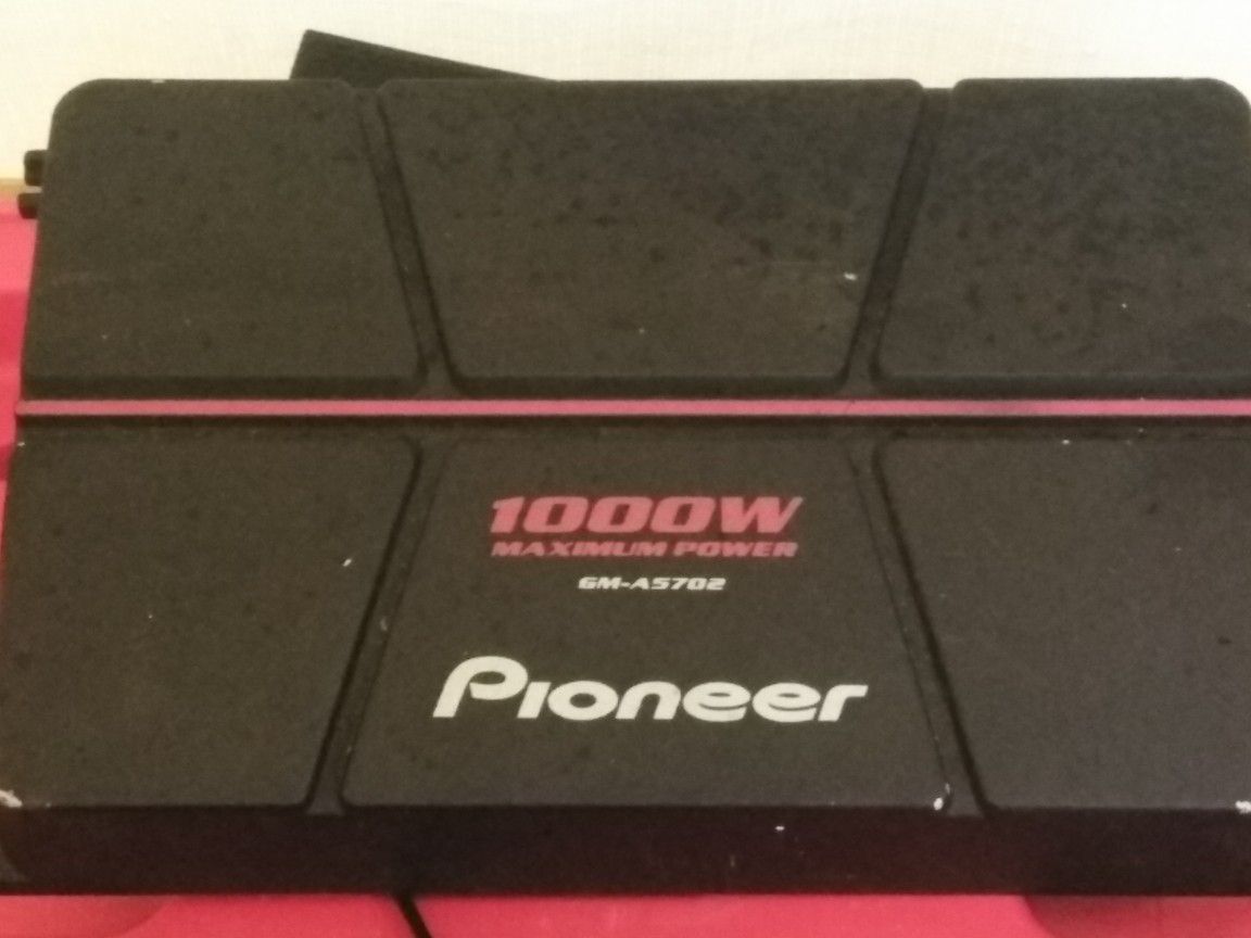 Pioneer 1000watt amp no damages