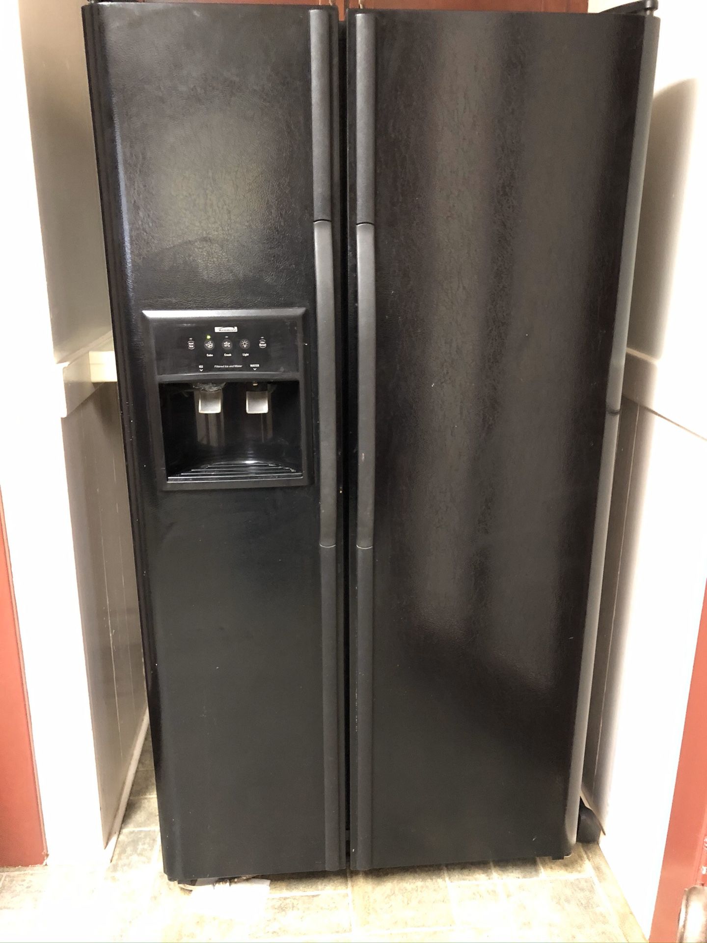 Kenmore side by side refrigerator freezer- works