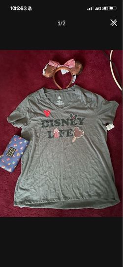 Disney Park Women's "disney Life" Gray Graphic V-neck T-shirt Women's size XL NWT Limited Edition* Disney Parks Food Icons Wallet by Loungefly NWT And