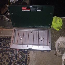 Coleman Propane Stove With Electronic Ignition 