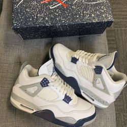Jordan 4 Midnight Navy - Size 9