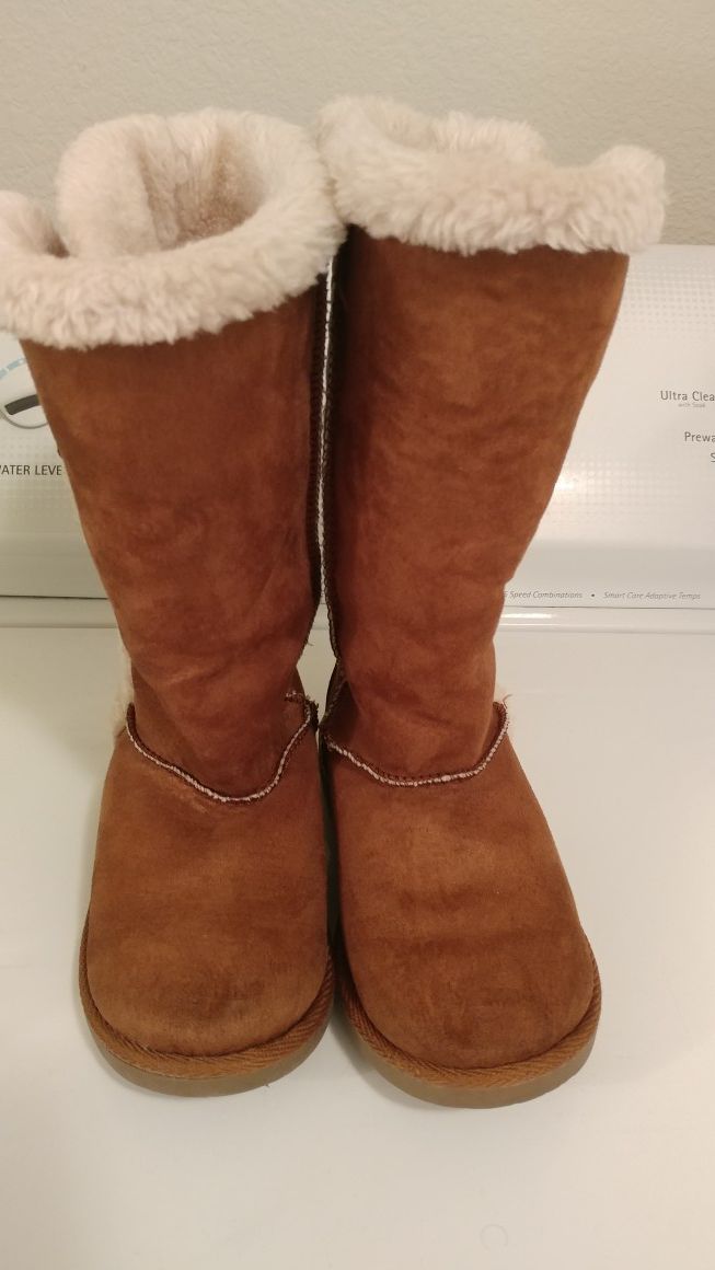 Brown Girls Boots Size. 1