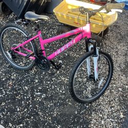 Huffy 24-in Girl's Mountain bike