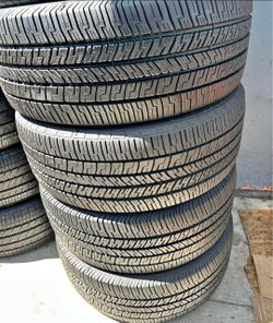 245 55 18 Goodyear tires Con 80% de Vida Las 4