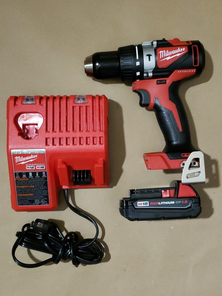 MILWAUKEE M18 BRUSHLESS HAMMER DRILL KIT