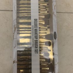 Deluxe Makeup Brush Set