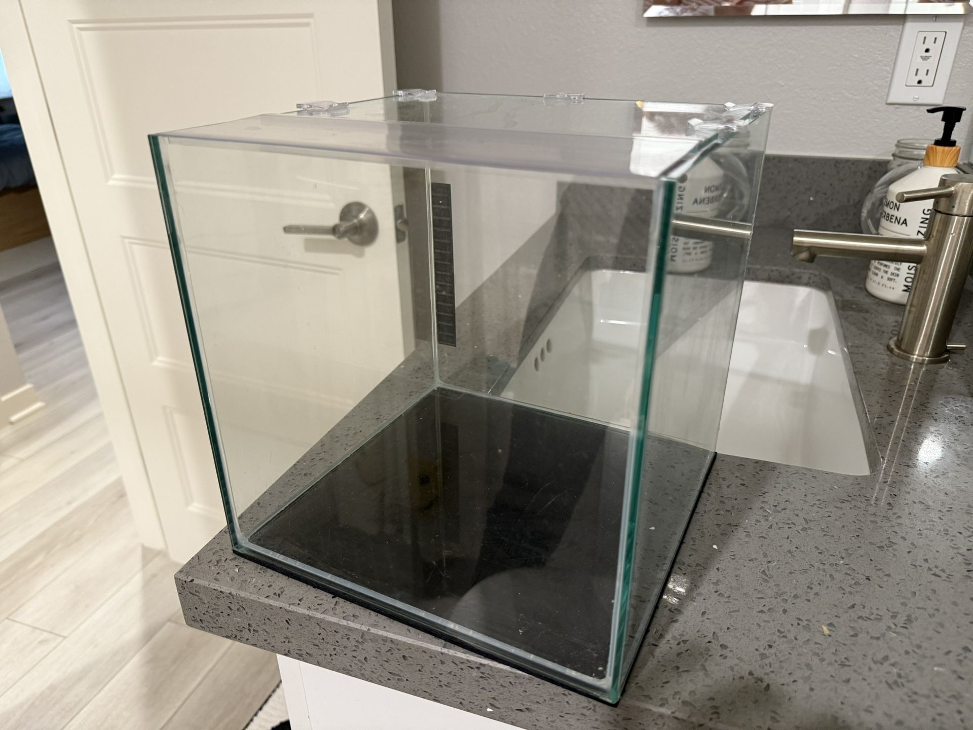 3-gal Fish Tank