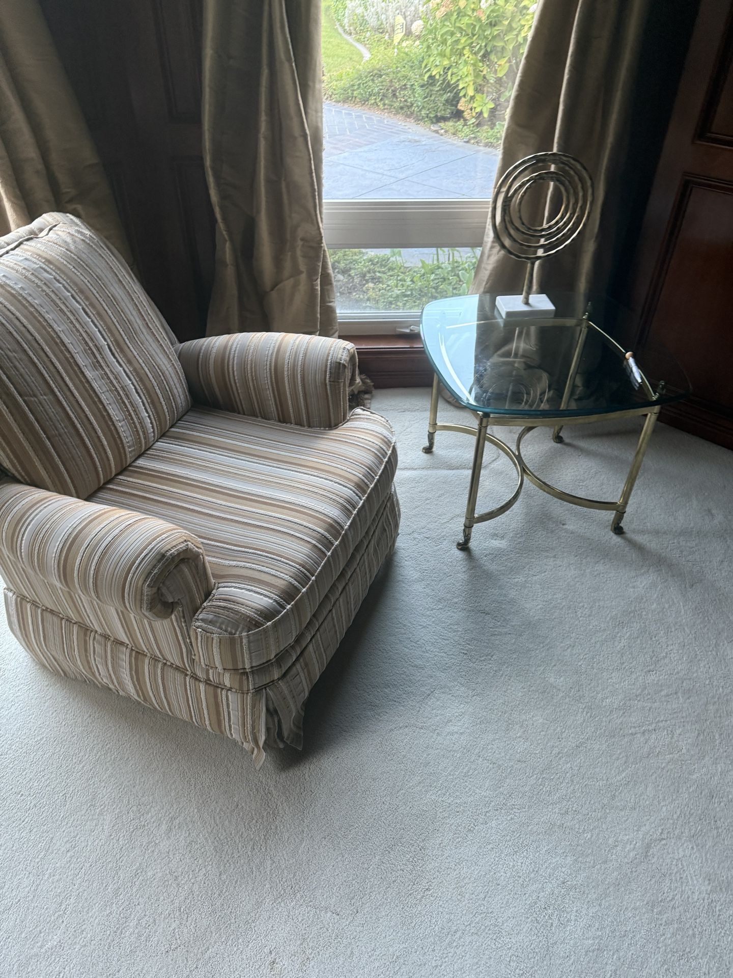 Old and chair and coffee table for sale
