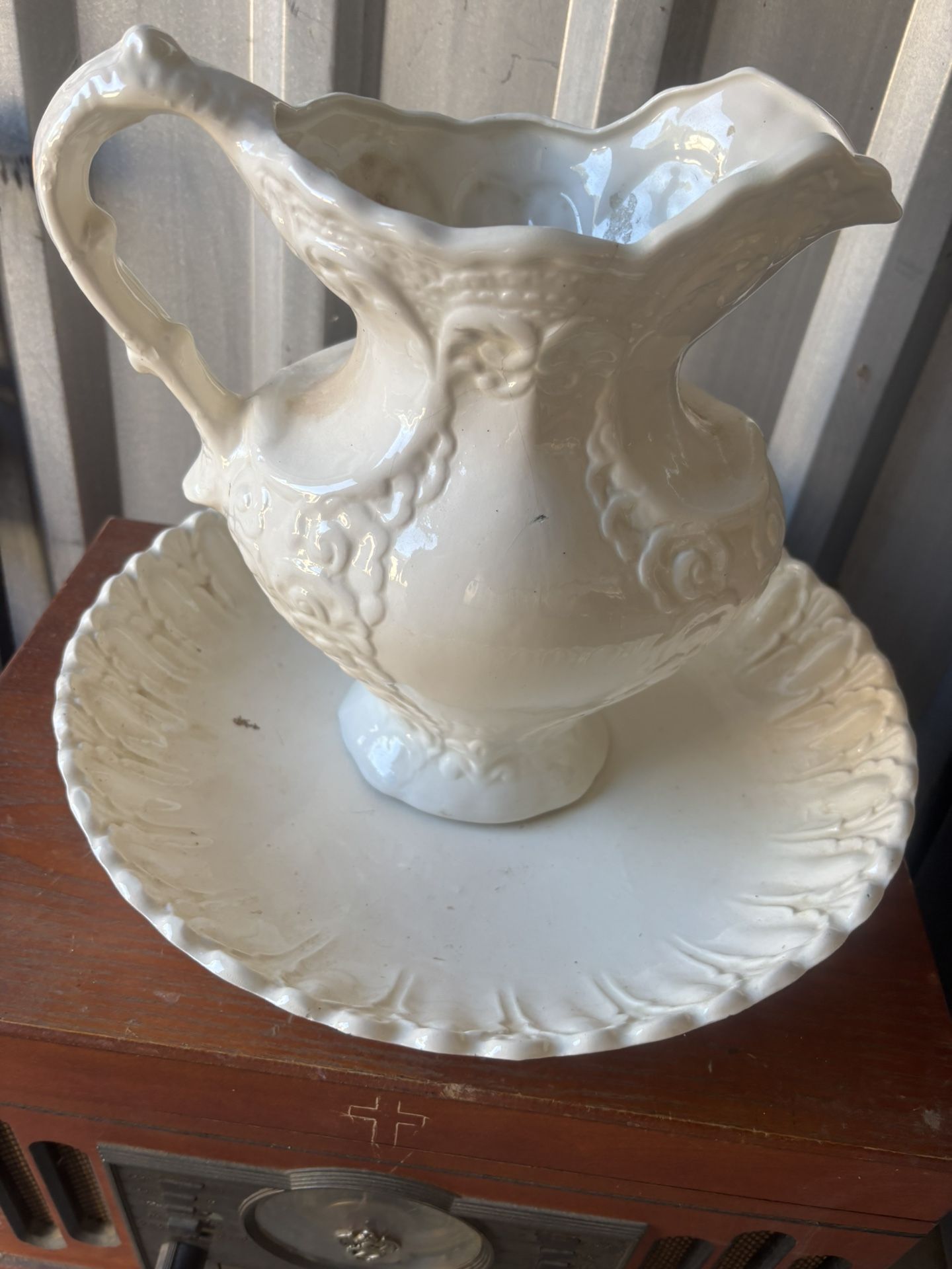 Bowl And Pitcher Wash Basin