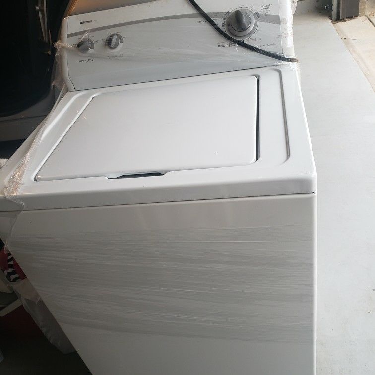 Washing Machine- Kenmore 400 3.2 cu. ft. Capacity Top-Load Washer