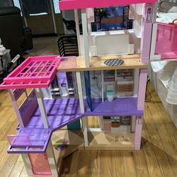 Barbie Dream House ! 