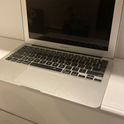 Apple MacBook Air (needs Charger) 