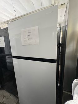 Hisense Top-Freezer Refrigerator White