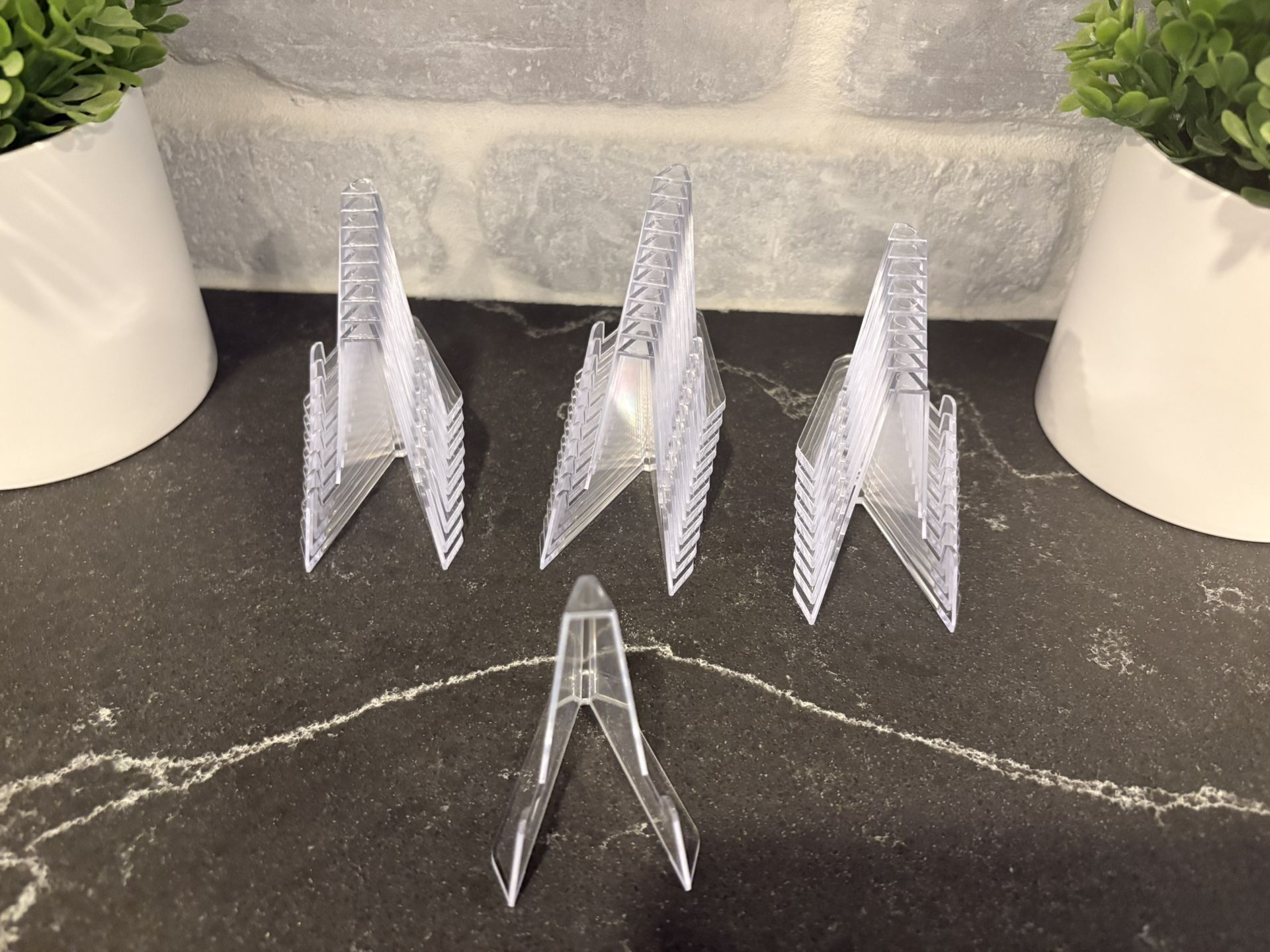 Set Of 30 Clear Plastic Name Tag Card Stands - Simi Valley 