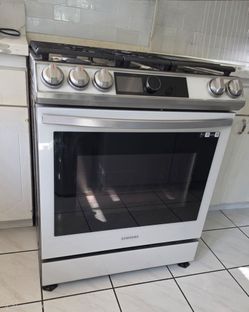 Samsung Bespoke White Gas Range and Oven
