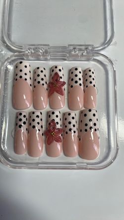 Press on nails