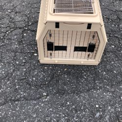 21x17x16”h Folding plastic good condition Gage