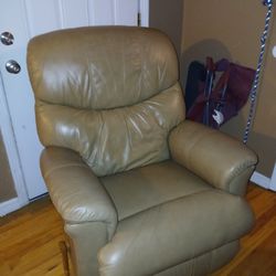 La-Z-boy Tan Reed Recliner Chair Lightly Used