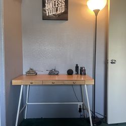 Modern Bamboo Desk with 3 Drawers – Excellent Condition