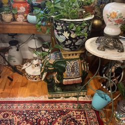 Vintage Elephant Plat Stand With A Plant 