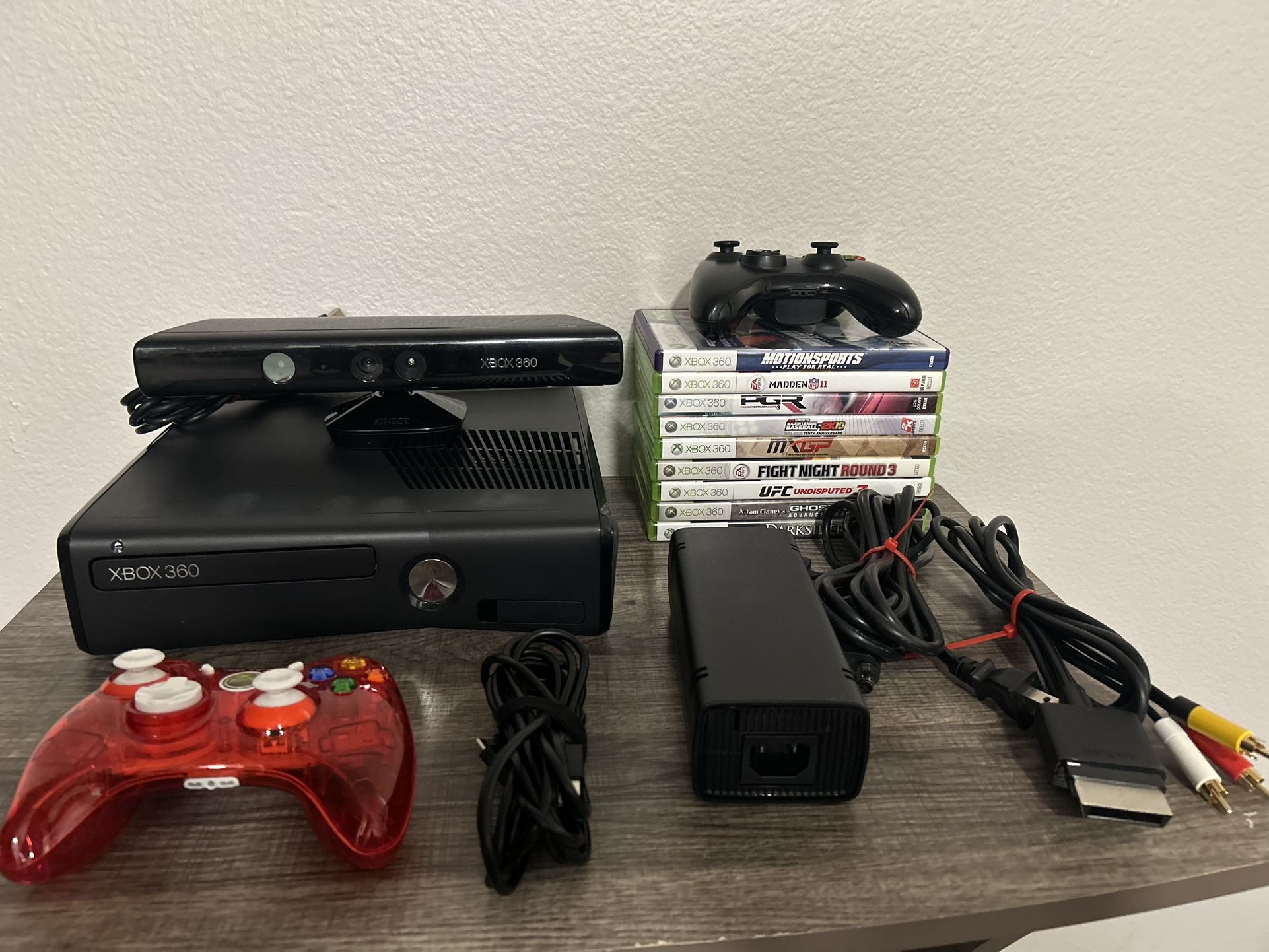 Xbox 360 Slim 250GB Black Matte + Kinect + Games – Excellent Condition!