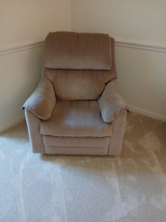 Lazy Boy Rocking And Reclining Chair