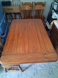 Dining room table w/6 Chair