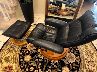 BenchMaster Black Reclining Chair & Matching Ottoman – Gorgeous Wood Swivel Base