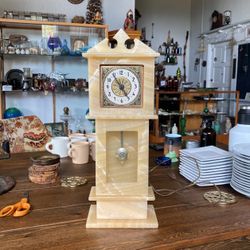 Onyx Spartus Clock Vintage