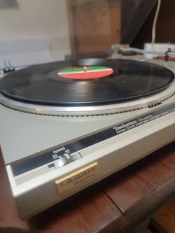 ​Vintage Technics SL-Q300 Quartz Direct Drive Automatic Turntable