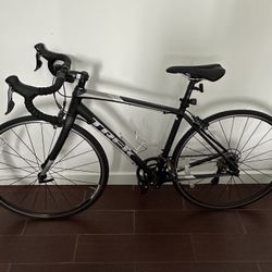 Trek Domane AL 2 - Like New - 52cm - 2018 - Black and Bontrager ReCharger Floor Pump