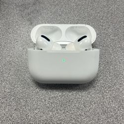 Apple Air Pods 1st Generation Case And Earbuds