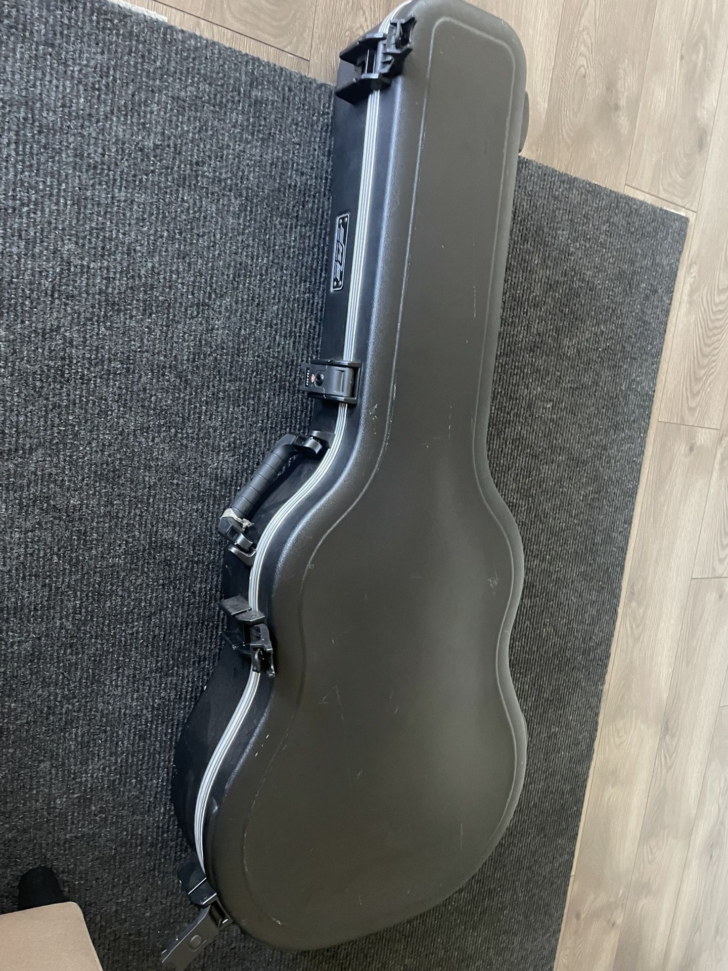 SKB Guitar Case With Key for Sale in Hawthorne, CA OfferUp