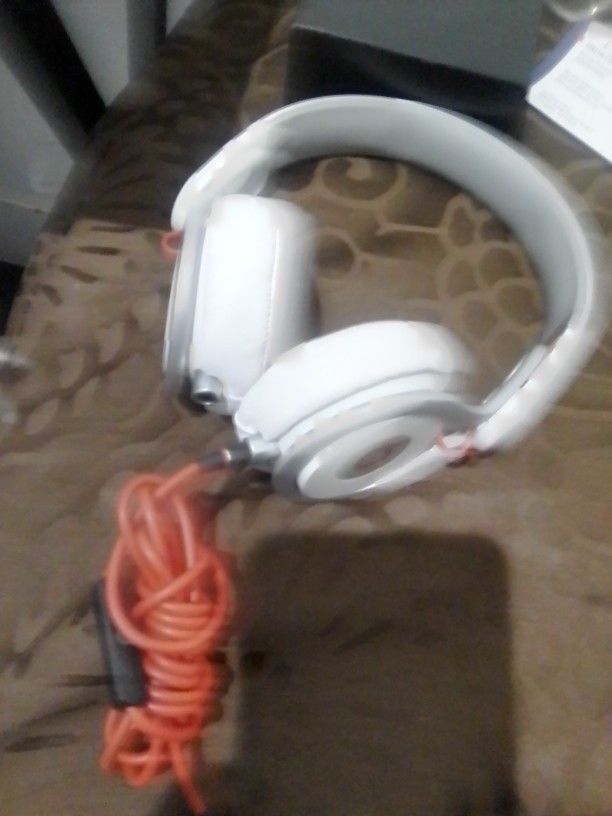 White Beats Mixr By Dre $35 Obo