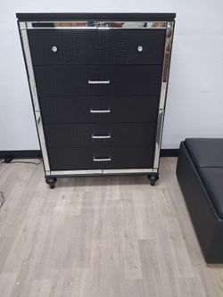*Weekend Special!!!*---Sophisticated Massa Gallery Chest---Now $549!!!---Store Pickup Available👏
