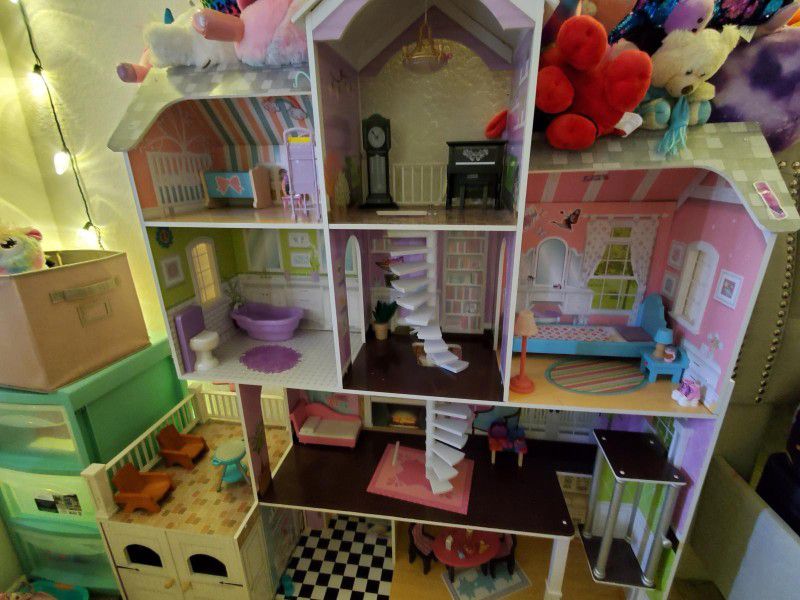 Doll House( A Steal)