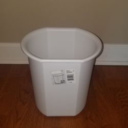 2.25 Gallons Plastic Wastebasket by Sterilite